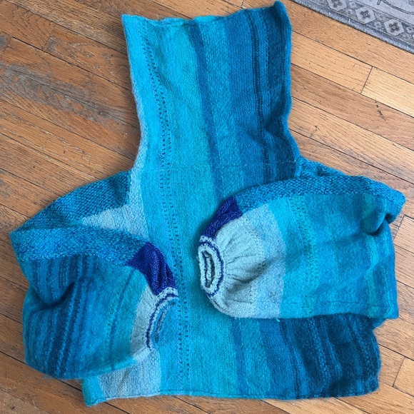 few people cropped sweater - Picture 2 of 4